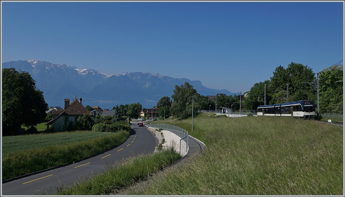The CEV MVR ABeh 2/6 7503  Blonay-Chamby  on the way to Blonay by Château de Hautville. In the background the French and Swiss Alps.

18.05.2020