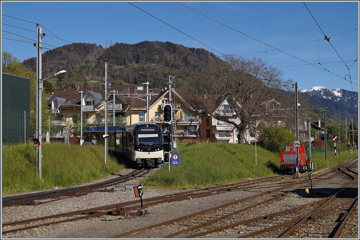 The CEV MVR ABeh 2/6 7507 on the way from the les Pléiades to Vevey is arriving at Blonay. 

08.05.2021
