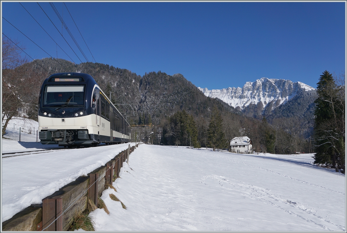 the CEV MVR ABeh 2/6 7507 on the way to Montreux by Les Avants.

11.01.2022 