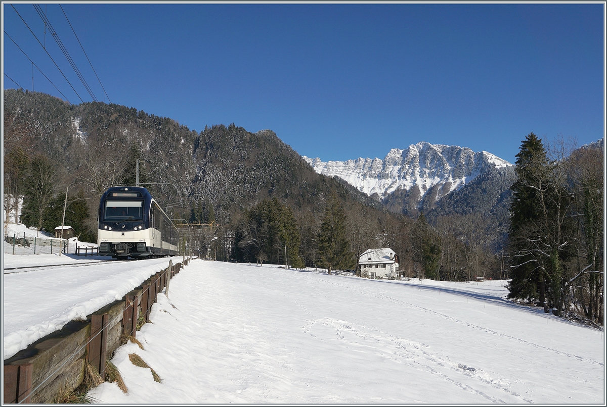 The CEV MVR ABeh 2/6 7507 on the way to Montreux by Les Avants. 

11.01.2022