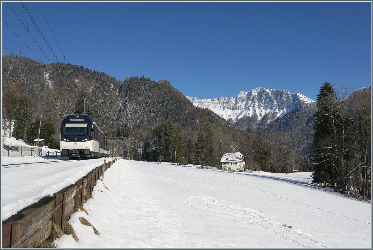 The CEV MVR ABeh 2/6 7507 on the way to Montreux by Les Avants. 

11.01.2022