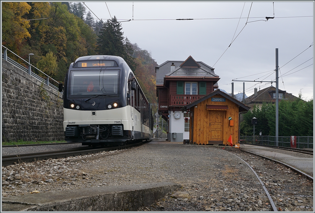 The CEV MVR ABeh 2/6 on the way to Les Avants in Chamby. 

30.10.2021