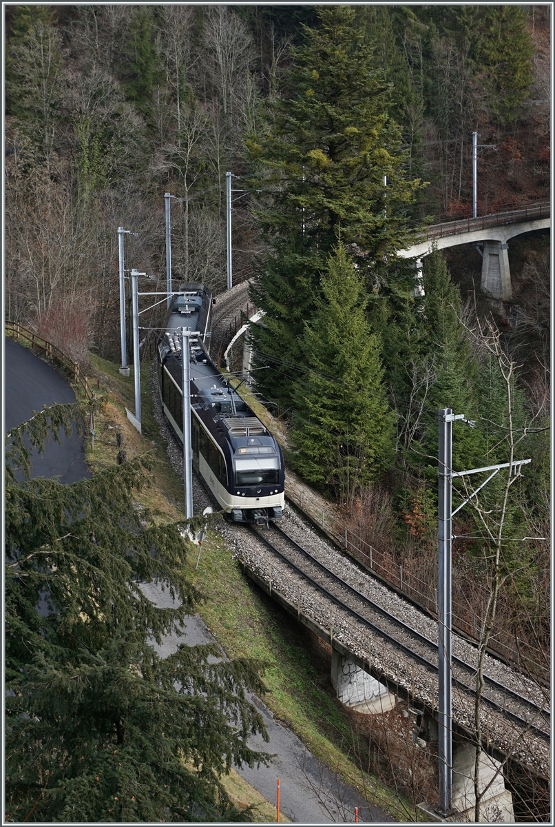 The CEV MVR ABeh 2/6 on the Pont Gardiol on the way to Les Avants. 

04.01.2023