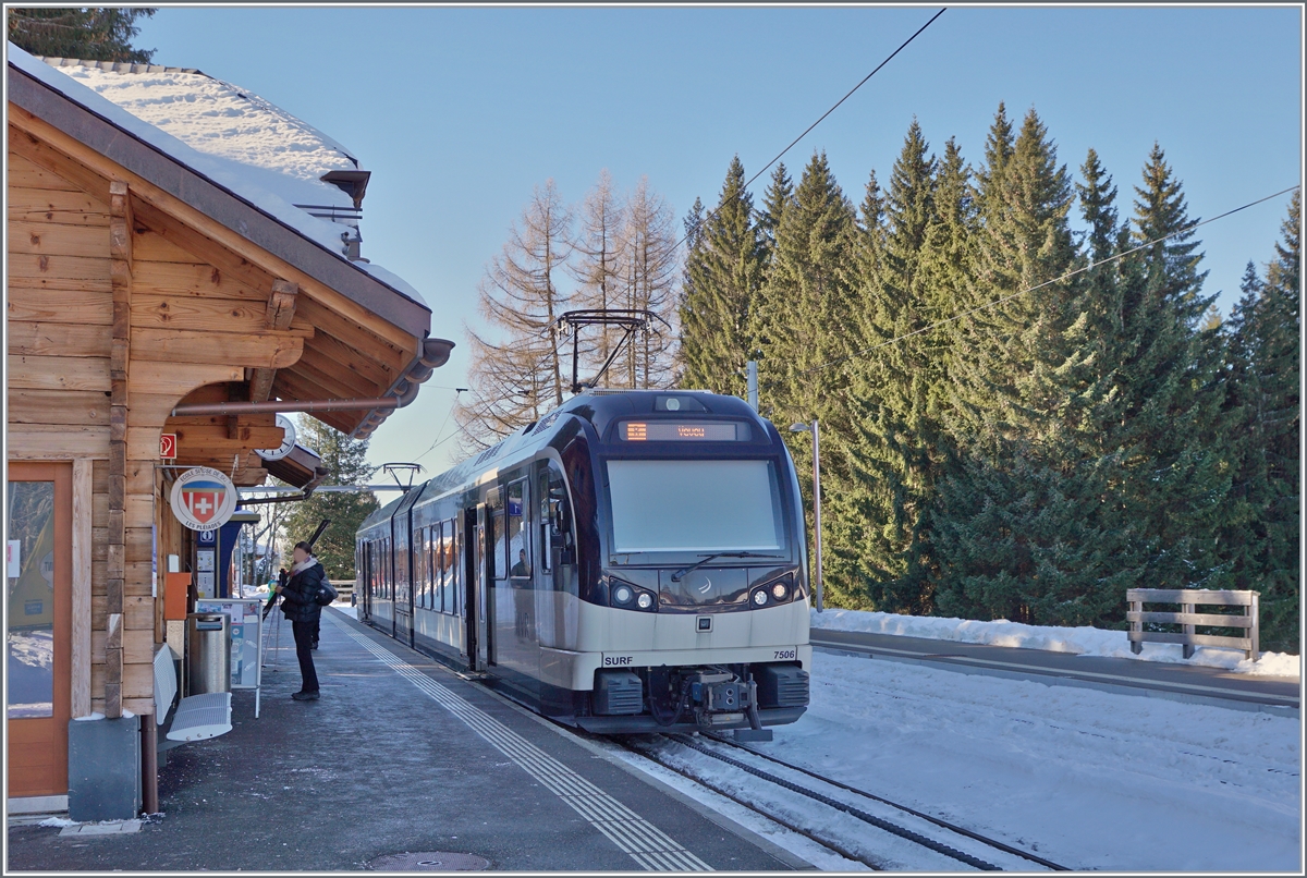 The CEV MVR ABeh 2/6 7506 on the sumit station Les Pléïades is waiting his departur to Vevey. 

07.02.2023