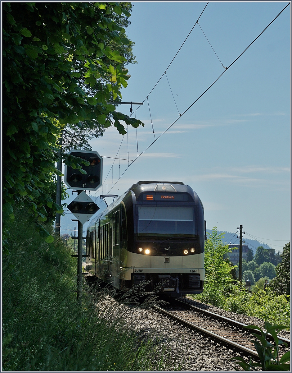 The CEV MVR ABeh 2/6 7504 by Sonzier on the way to Montreux. 

09.05.2020