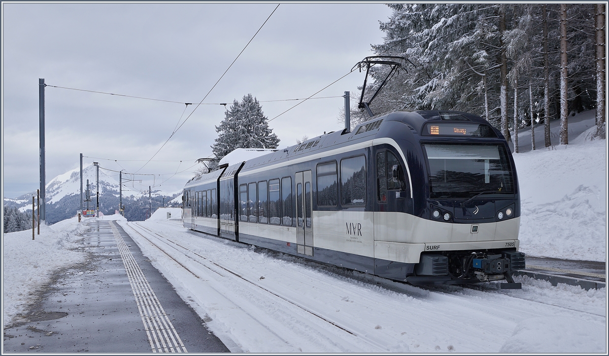The CEV MVR ABeh 2/6 7505 arrives at the snowy train station of Les Pleiades. After a short stop, the cogwheel railcar will return to Vevey.

January 28, 2019