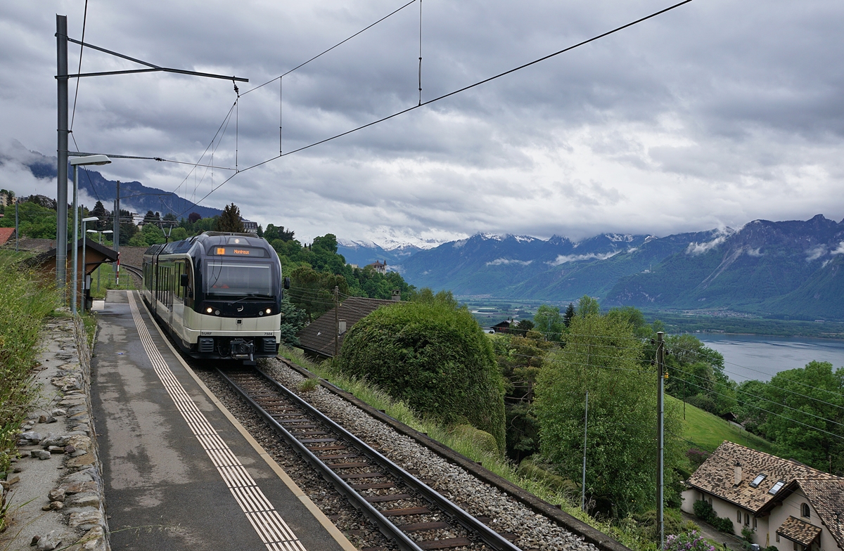 The CEV MVR ABeh 2/6 7504  VEVEY  in Sonzier is waitung his departure to Montreux. 

02.05.2020