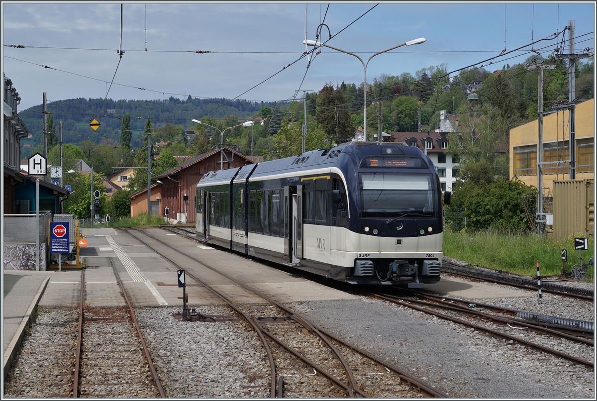 The CEV MVR ABeh 2/6 7504  VEVEY  is waiting in Blonay for departure to Les Pléidades. The picture was taken from the platform of the final carriage of the Blonay Chamby train.
May 4, 2024