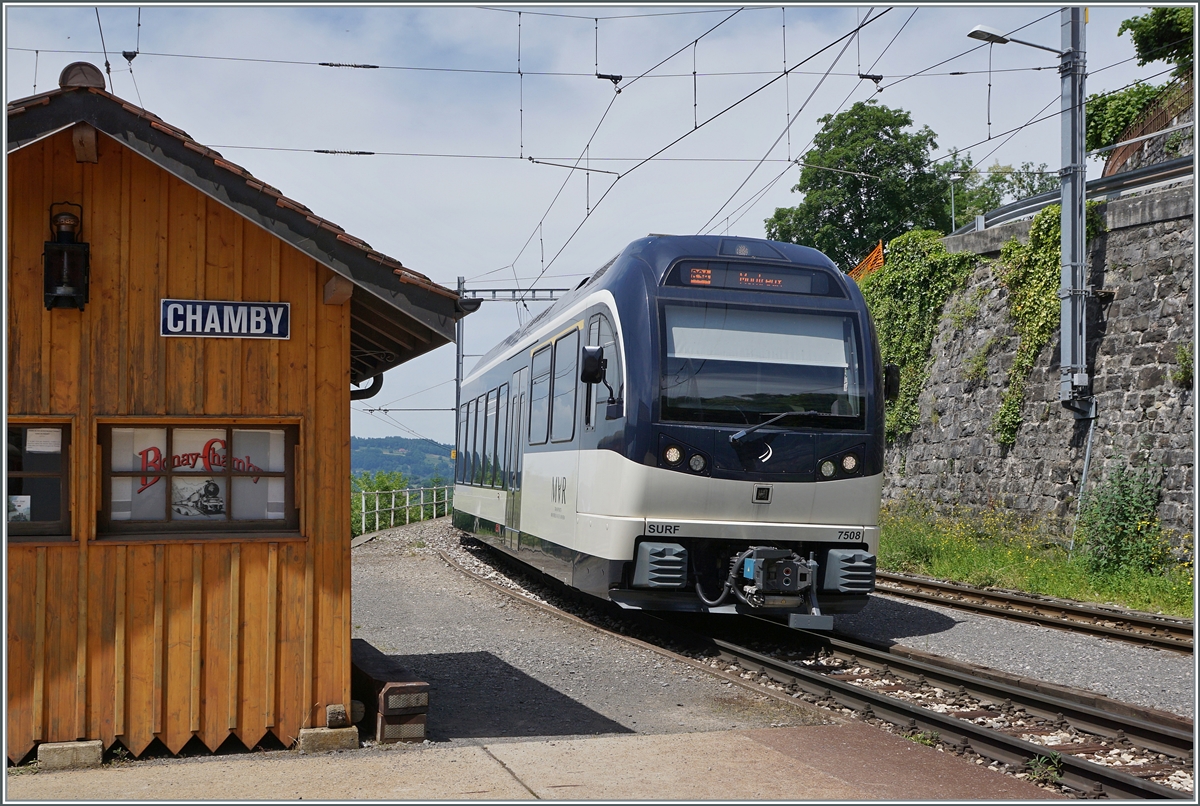 The CEV MVR ABeh 2/6 7508 is arrivig at the Chamby Station. 

01.06.2025