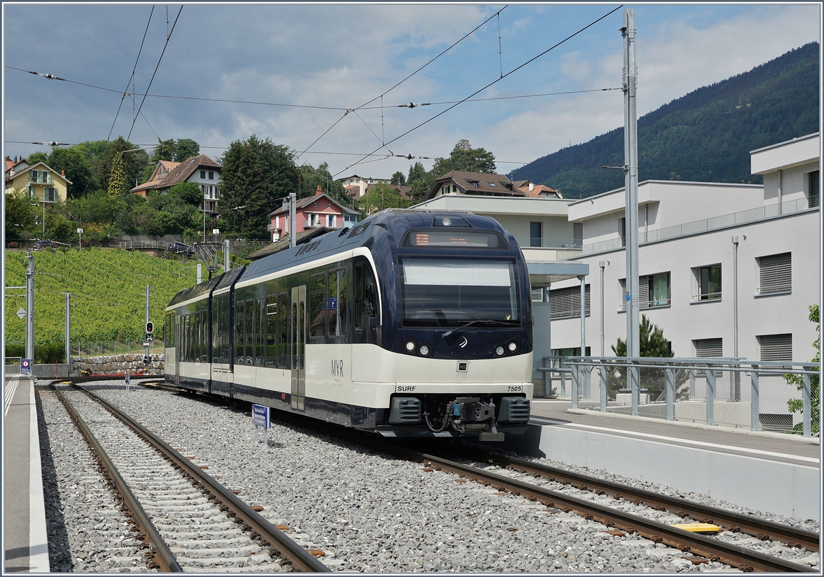 The CEV MVR GTW ABeh 2/6 7506 on the way to the Vevey by his stop on the  new  St-Légier Gare Station.

28.06.2020