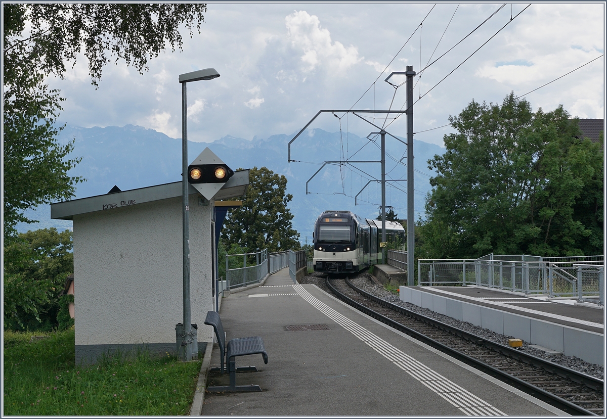 The CEV MVR GTW ABeh 2/6 7505 on the way to the Les Pléides is arriving at the Châtelard d'Huteville Station. 

28.06.2020