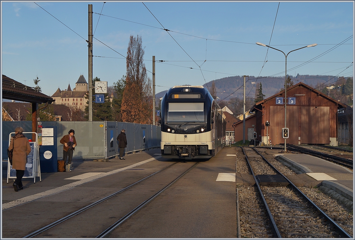 The CEV MVR GTW ABeh 2/6 7502, coming from Vevey, reaches its destination Blonay. Since construction is taking place on the left side of the picture, the view of the beautiful Blonay Castle is unobstructed for a few months.

December 31, 2019