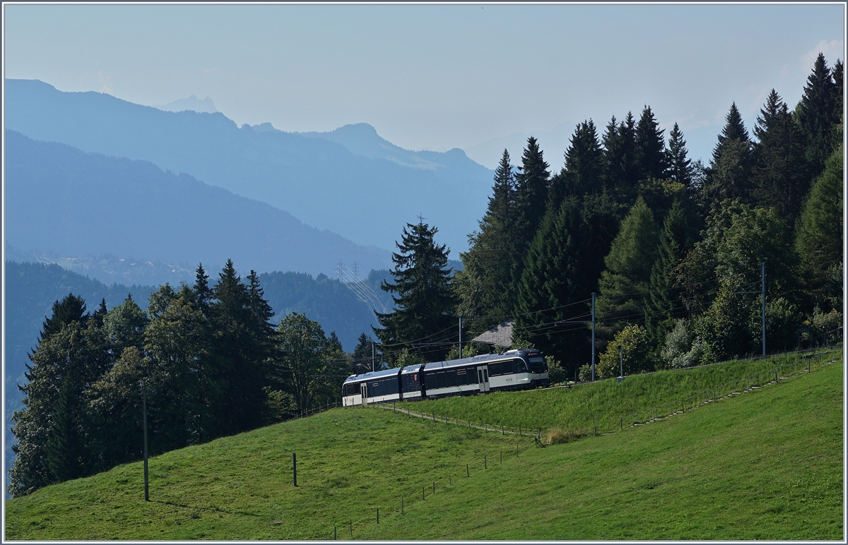 The CEV MVR SURF ABeh 2/6 7501  St Legier La Chiesaz  is arriving at the Les Pléiades Station.
27.08.2016