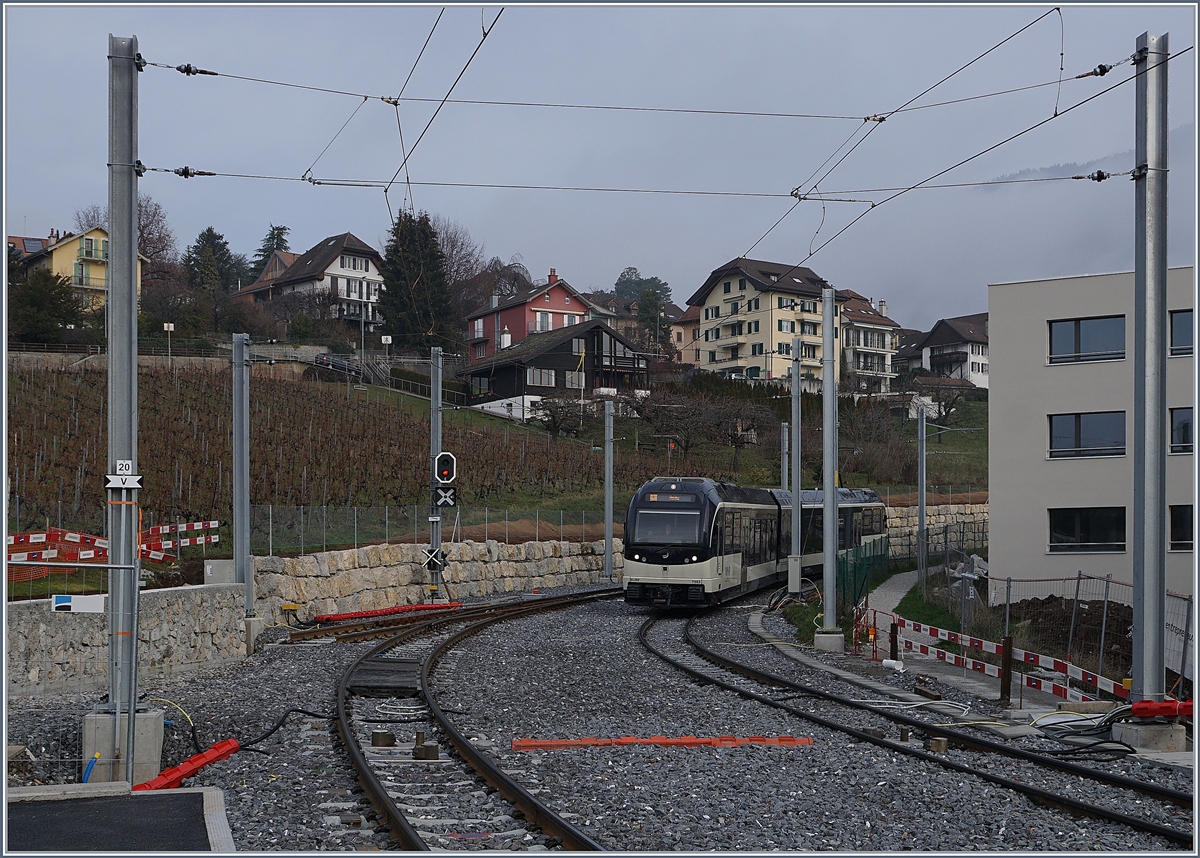 The CEV MVR SURF ABeh 2/6 7503  Blonay-Chamby  is arriving at St-Légier Gare.
28. Dez. 2018