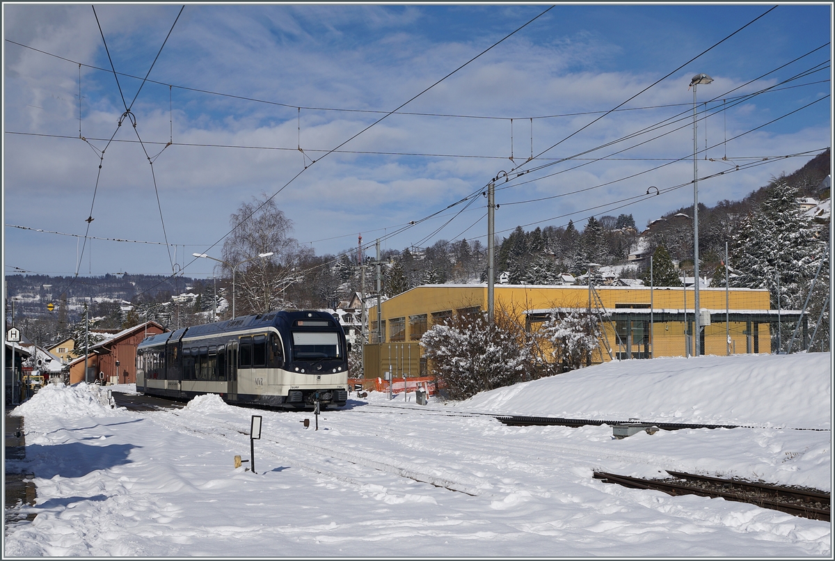 The CEV MVR SURF ABeh 2/6 7502  Bloany  on the way to the Les Pléiades by his stop in Blonay. 

26.01.2021