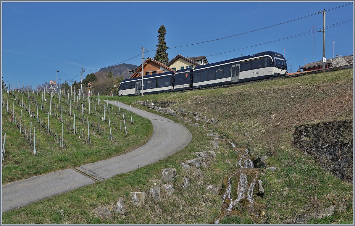 The CEV MVR SURF ABeh 2/6 7501 on the MOB Line by Plachamp on the way to Montreux. 16.03.2020