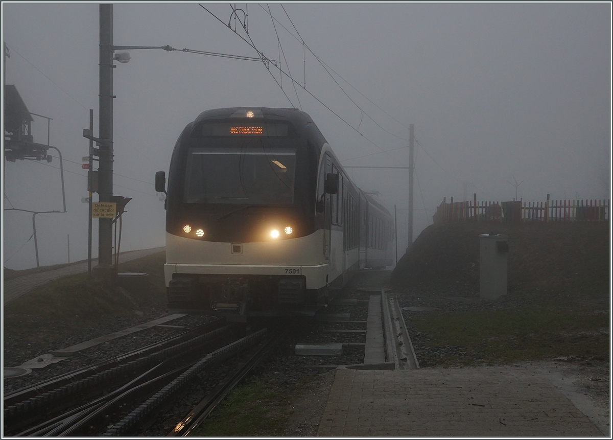 The CEV SURF ABeh 2/6 751 is arriving at the summit Station Les Pleiades.
13.04.2016