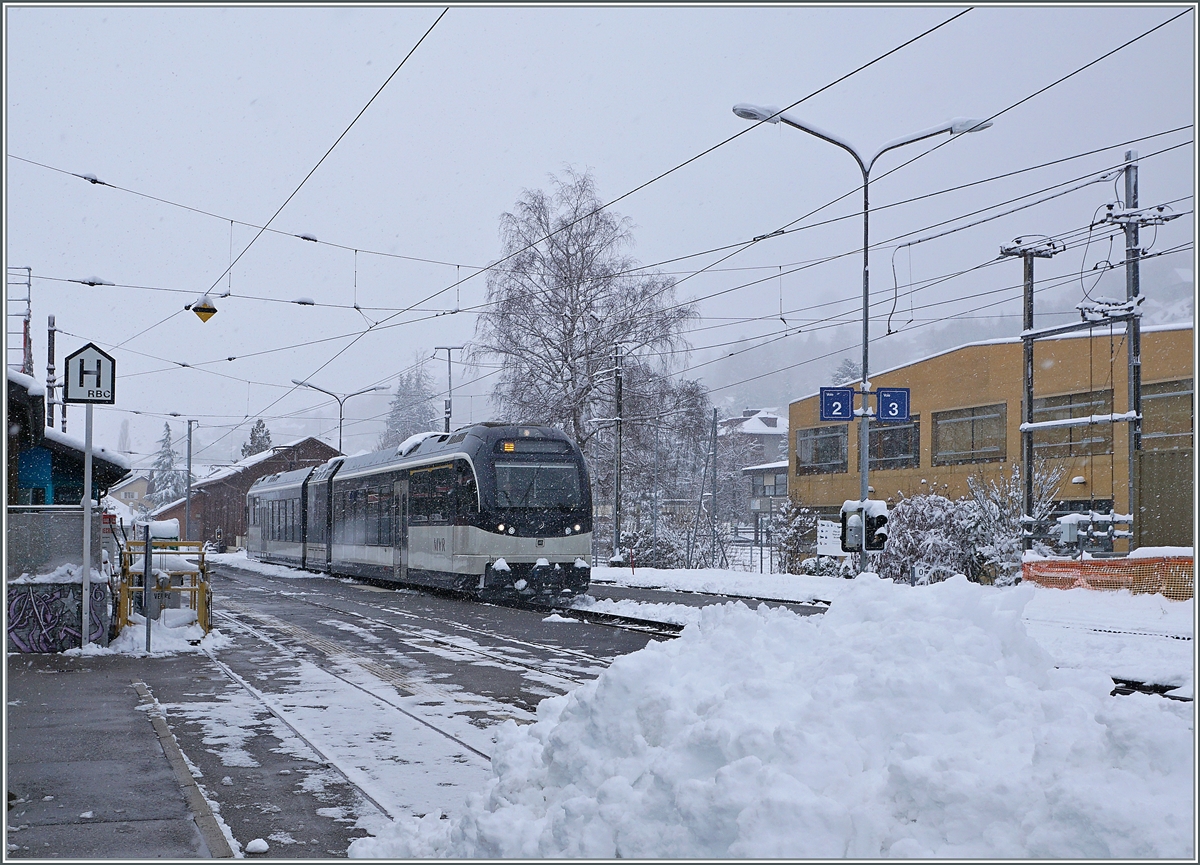 The CEV/MVR ABeh 2/6 7505 on the way to the Les Pléideas by his stop in Blonay. 

25.01.2021