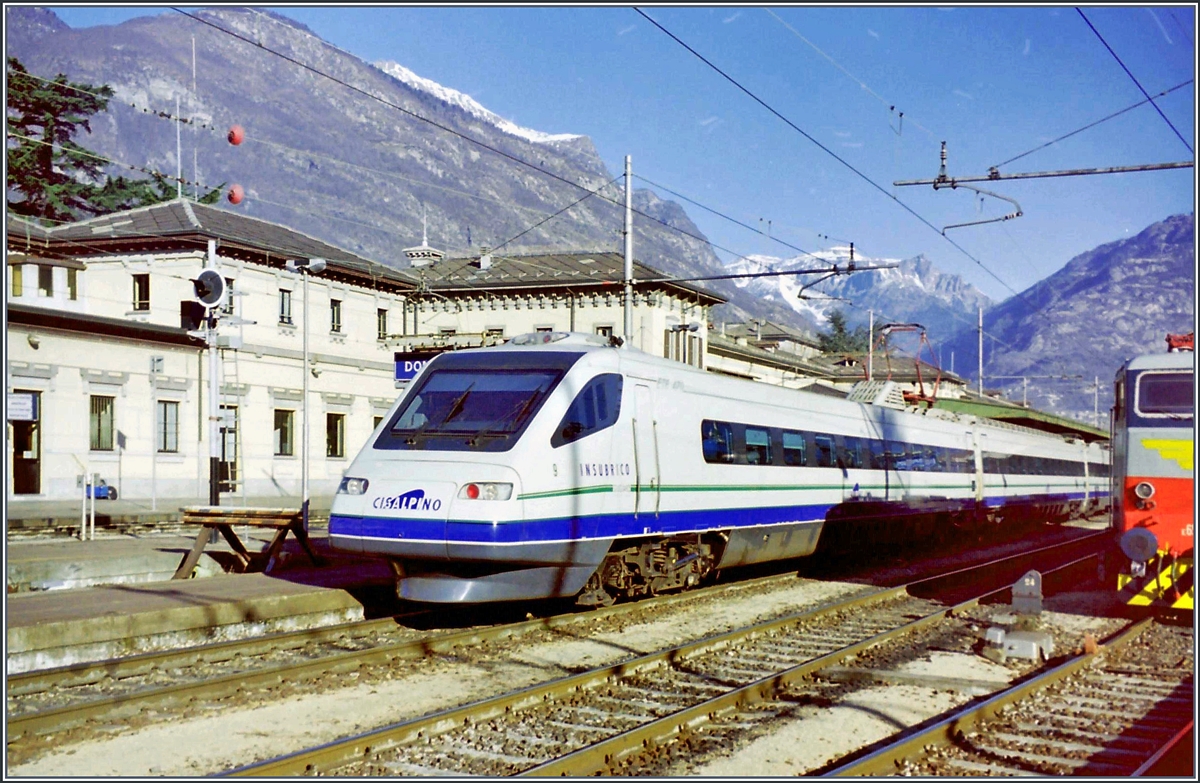 The CIS ETR 470 009 on the way to Milano by his stop in Domodossola. 

Spring 1998