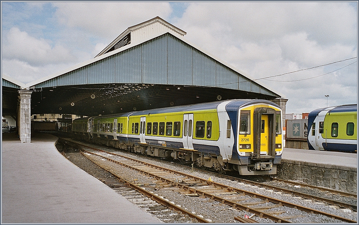 The Commuter Service IR 2726 in Limerick. 