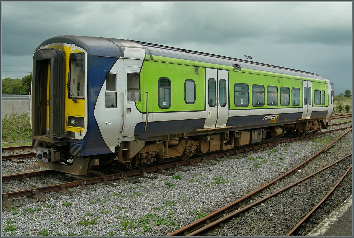 The Comuter diesel multiple unit 2751 in Limerick Junction. 04.10.2006