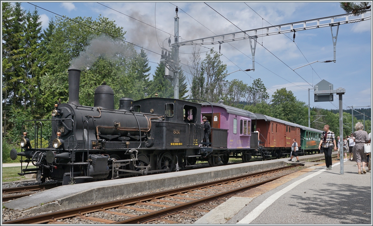 The CTVJ (Compagnie du Train à vapeur de la Vallée de Joux) E 3/3 8494-6 (UIC 90 85 0008 494-6) in the Le Pont Station.

23.07.2023