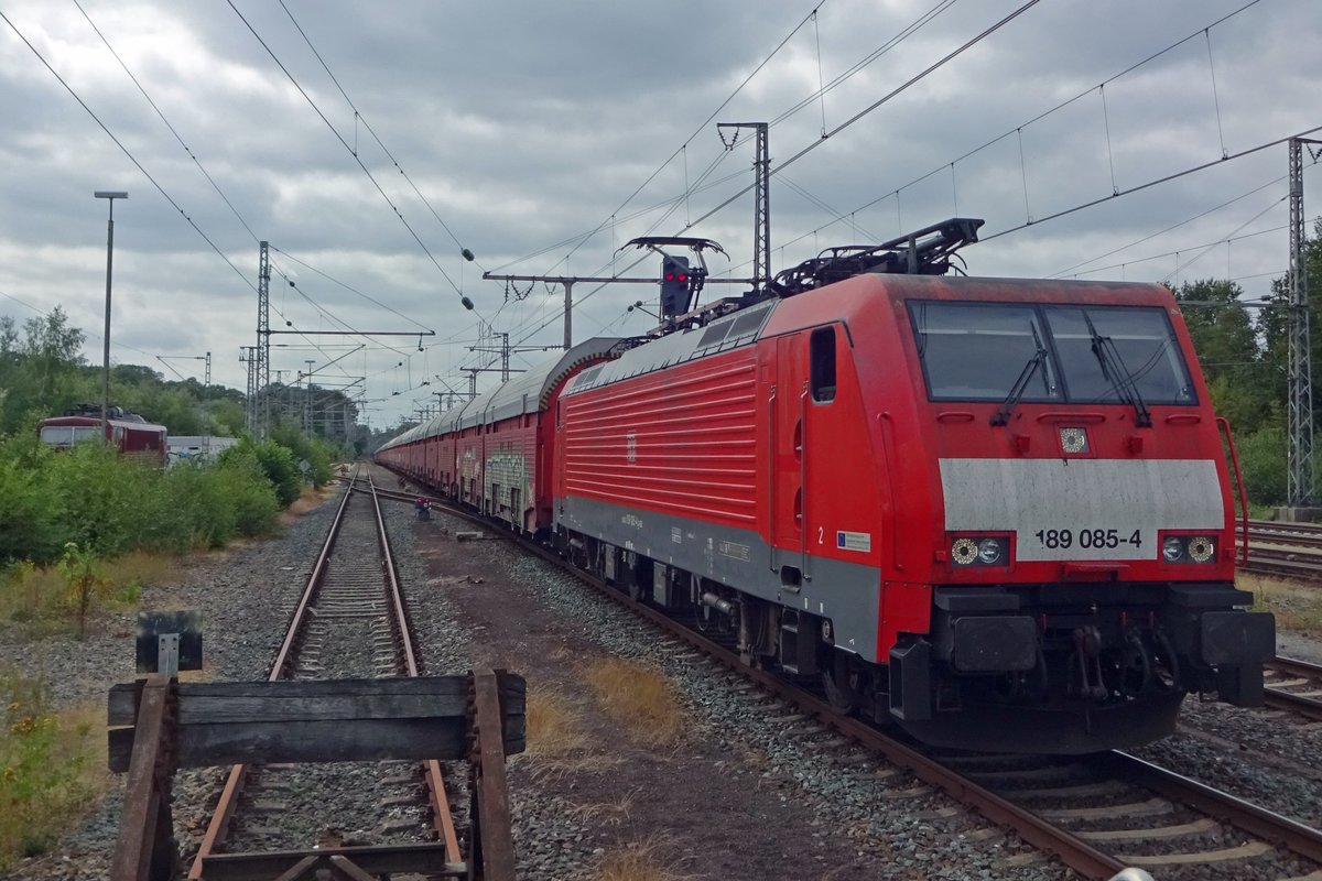 The daily Daimlertrain with 189 085 at the reins passes through Bad Bentheim on 5 August 2019.