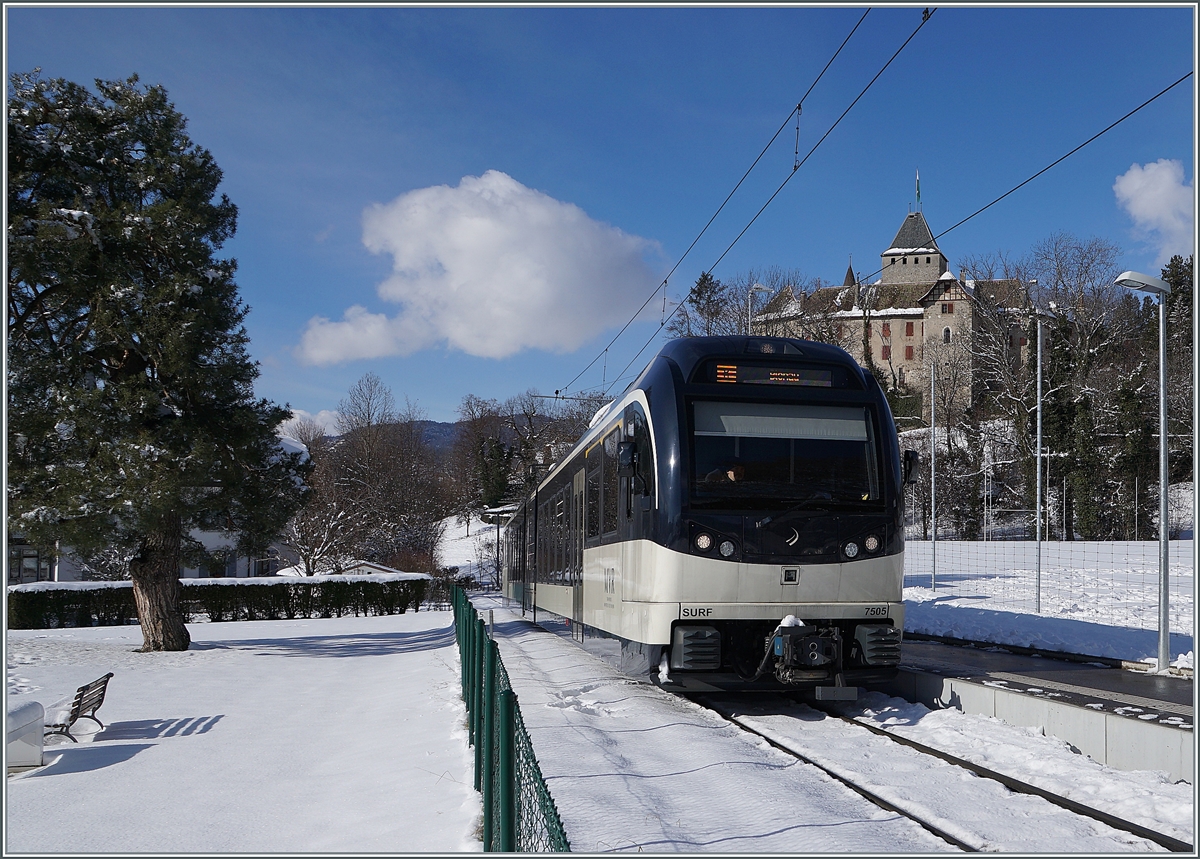 The day after, the weather was beautiful, and the CEV MVR ABeh 2/6 7505 makes a Stop on the Blonay Castle Station. 

26.01.2021