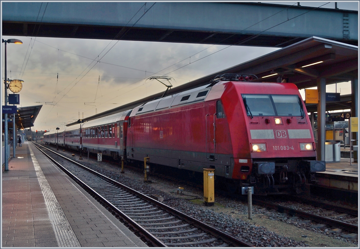 The DB 101 083-4 with a  Nürnberg-München-Express  in Ingolstadt. 
03.01.2018