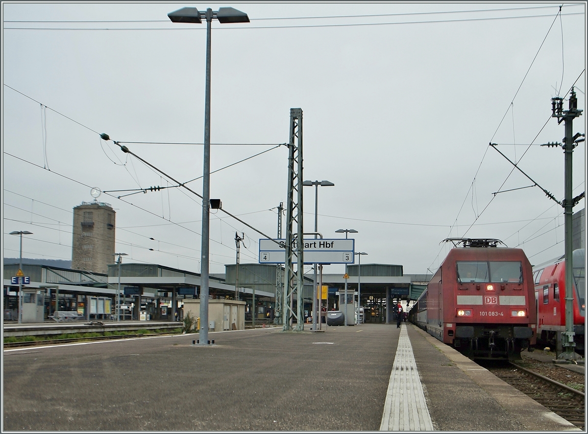 The DB 101 083-4 with an IC to Zurich in Stuttgart Main Station.
30.11.2014