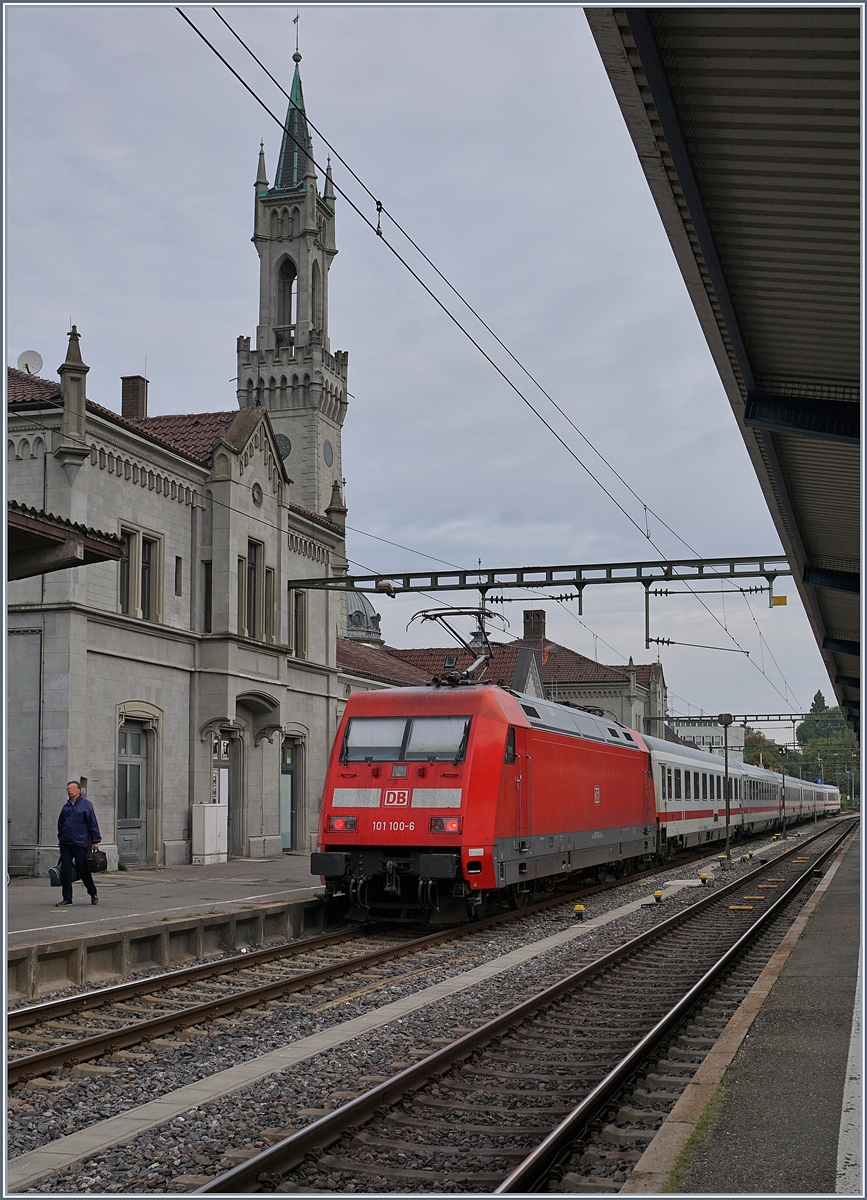 The DB 101 100-6 with  an IC in Konstanz.

22.09.2019