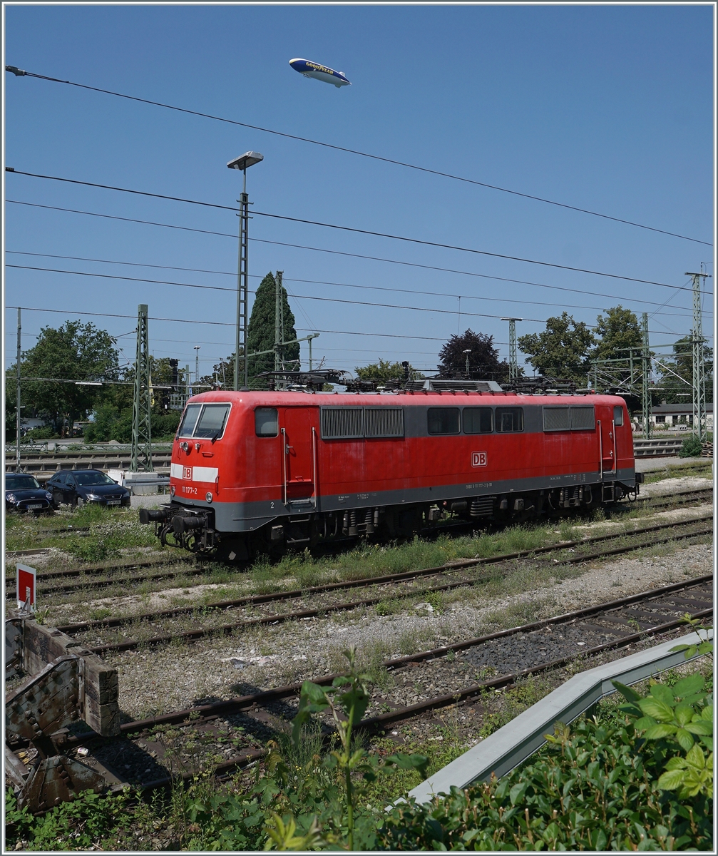 The DB 111 1777-2 and a Zeppelin in Lindau. 

14.08.2021