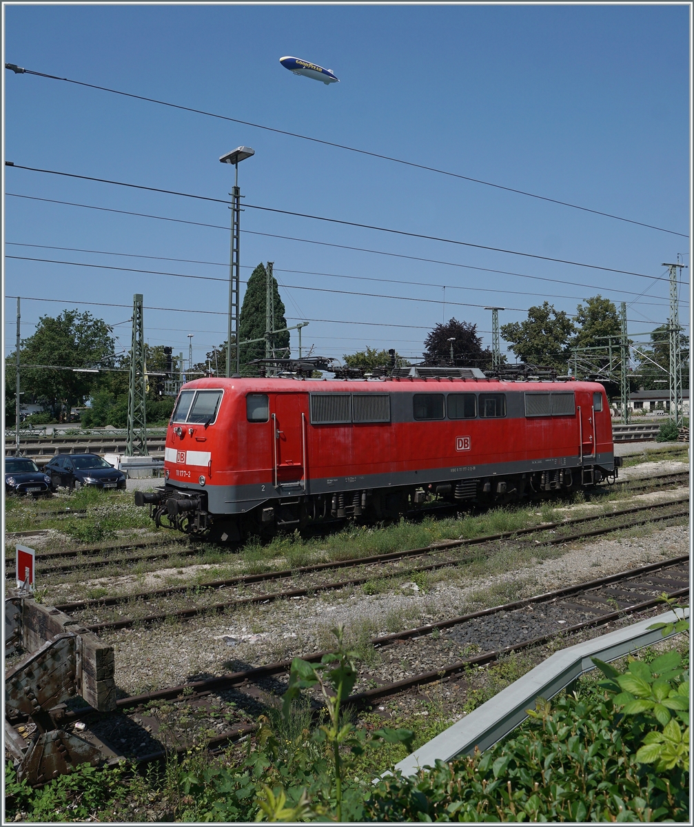 The DB 111 1777-2 and a Zeppelin in Lindau. 

14.08.2021