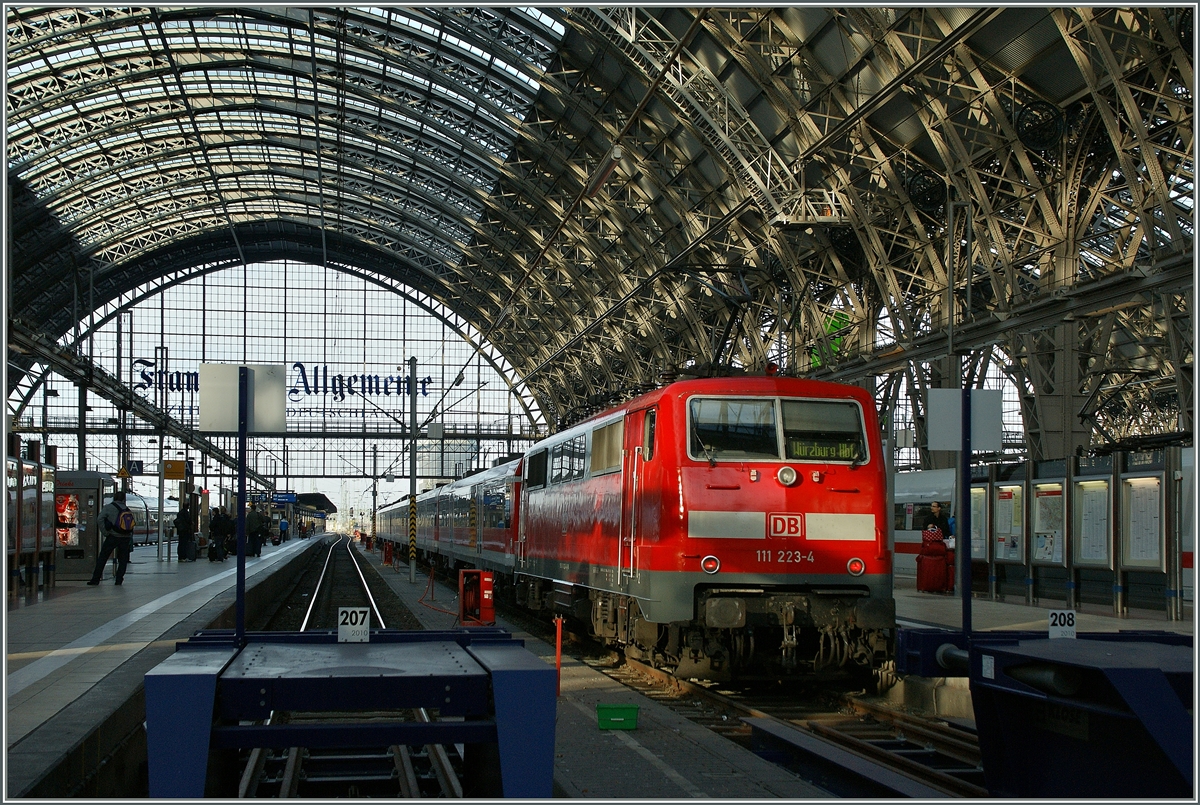 The DB 111 223-4 in Frankfurt Main HBF. 
16.09.2012