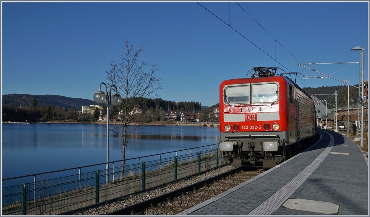 The DB 143 332-5 in Schluchsee.
29.11.2016