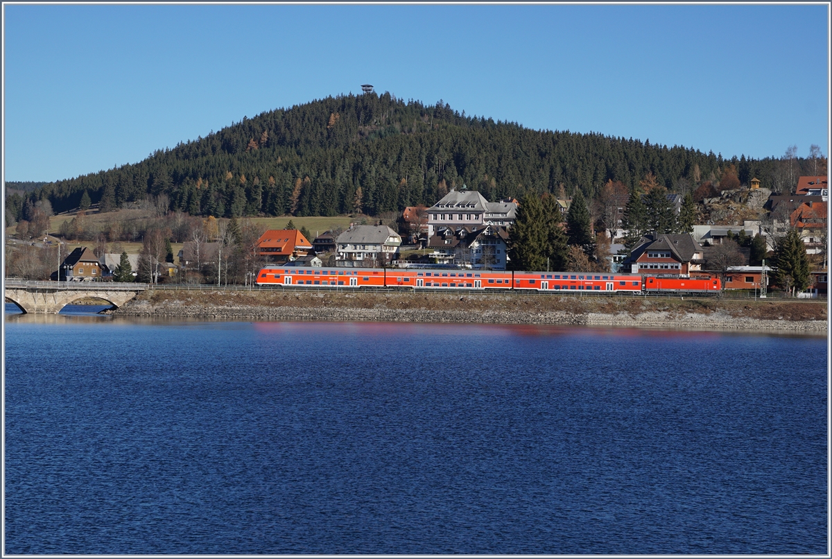 The DB 143 332-5 with a local train by Schluchsee. 
29.11.2016