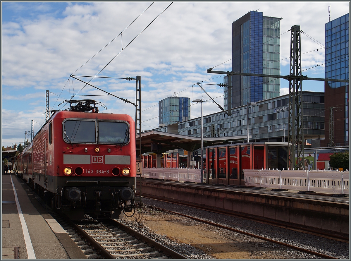 The DB 143 364-8 with a RB to Seebrugg in Freiburg.
14.09.2015