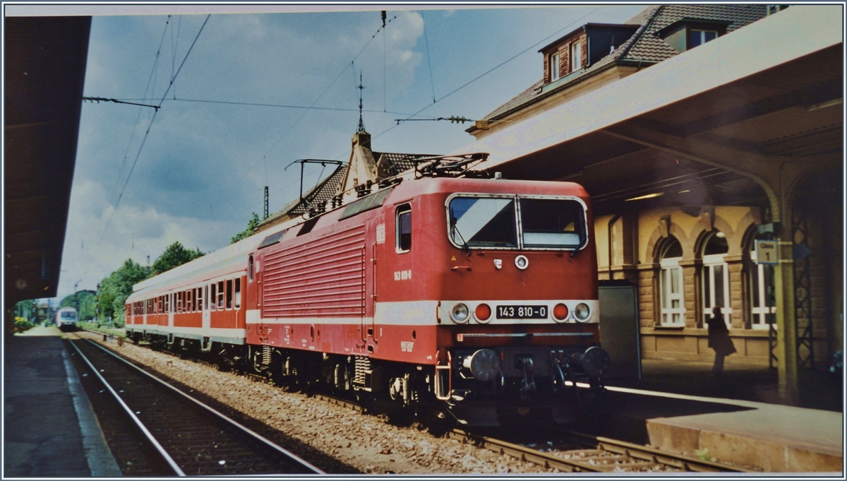 The DB 143 810-0 in Lörrach.
Analog PIcture / 05.08.2002  