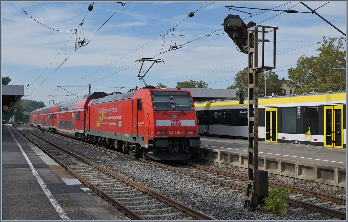 The DB 146 225-8 with a RE to Karlsruhe by his stop in Radolzell. 

22.09.2019
