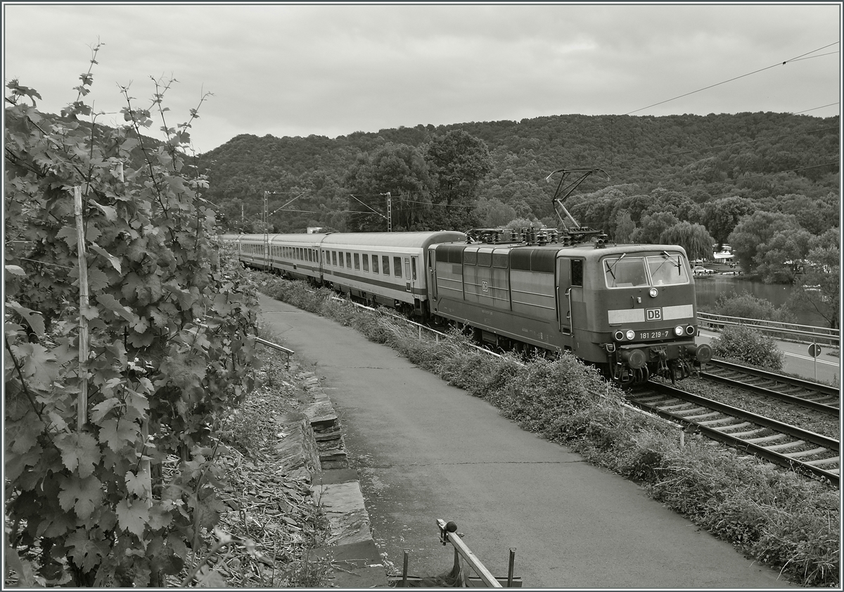 The DB 181 219-7 near Winningen.
20.06.2014