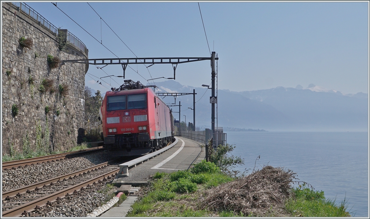 The DB 185 089-0 wiht the  Novelis  Train from Sierre to Göttingen by St Saphorin.

25.03.2022