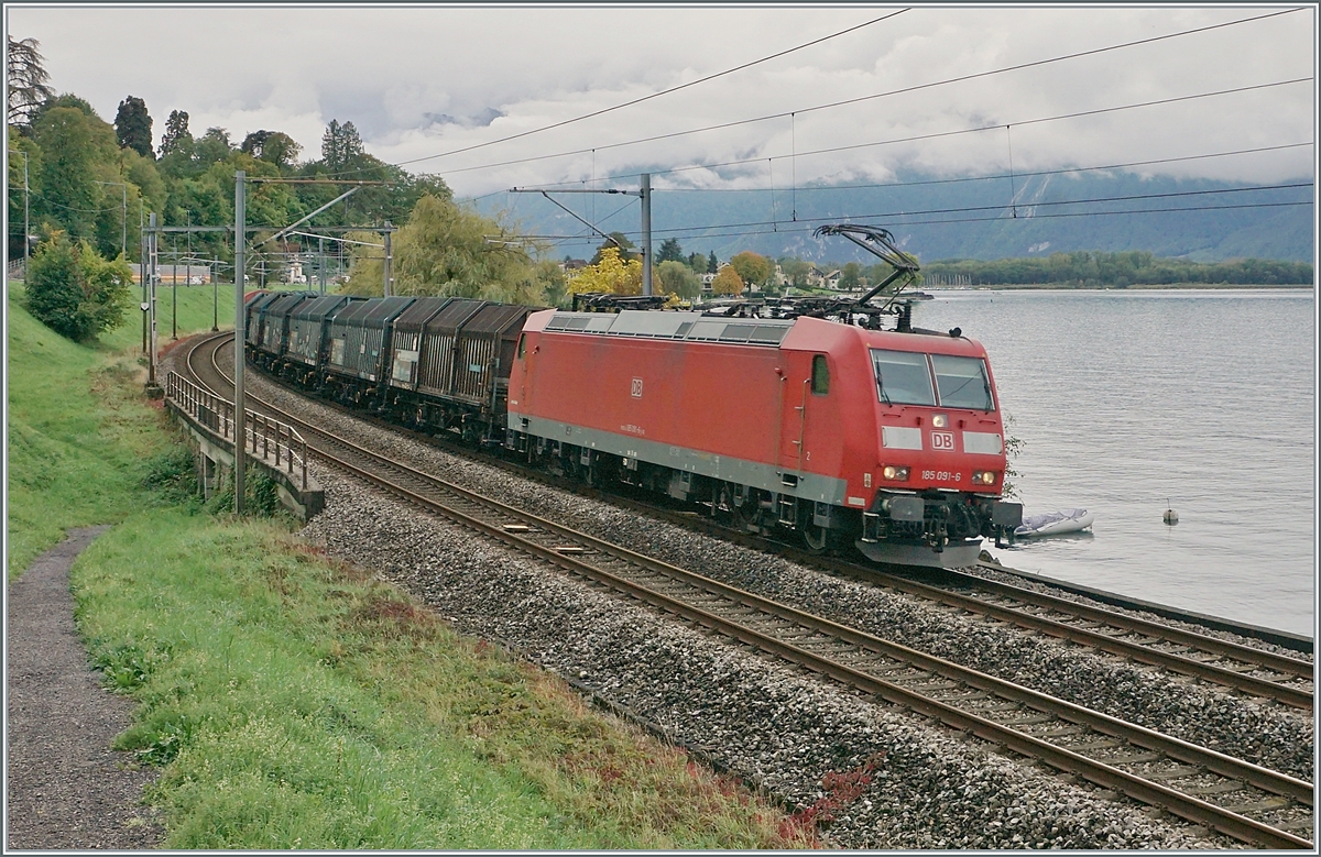 The DB 185 091-6 with his  Novelis -Cargo Train on the way from Sierre to Göttingen by Villeneuve

30.09.2022

