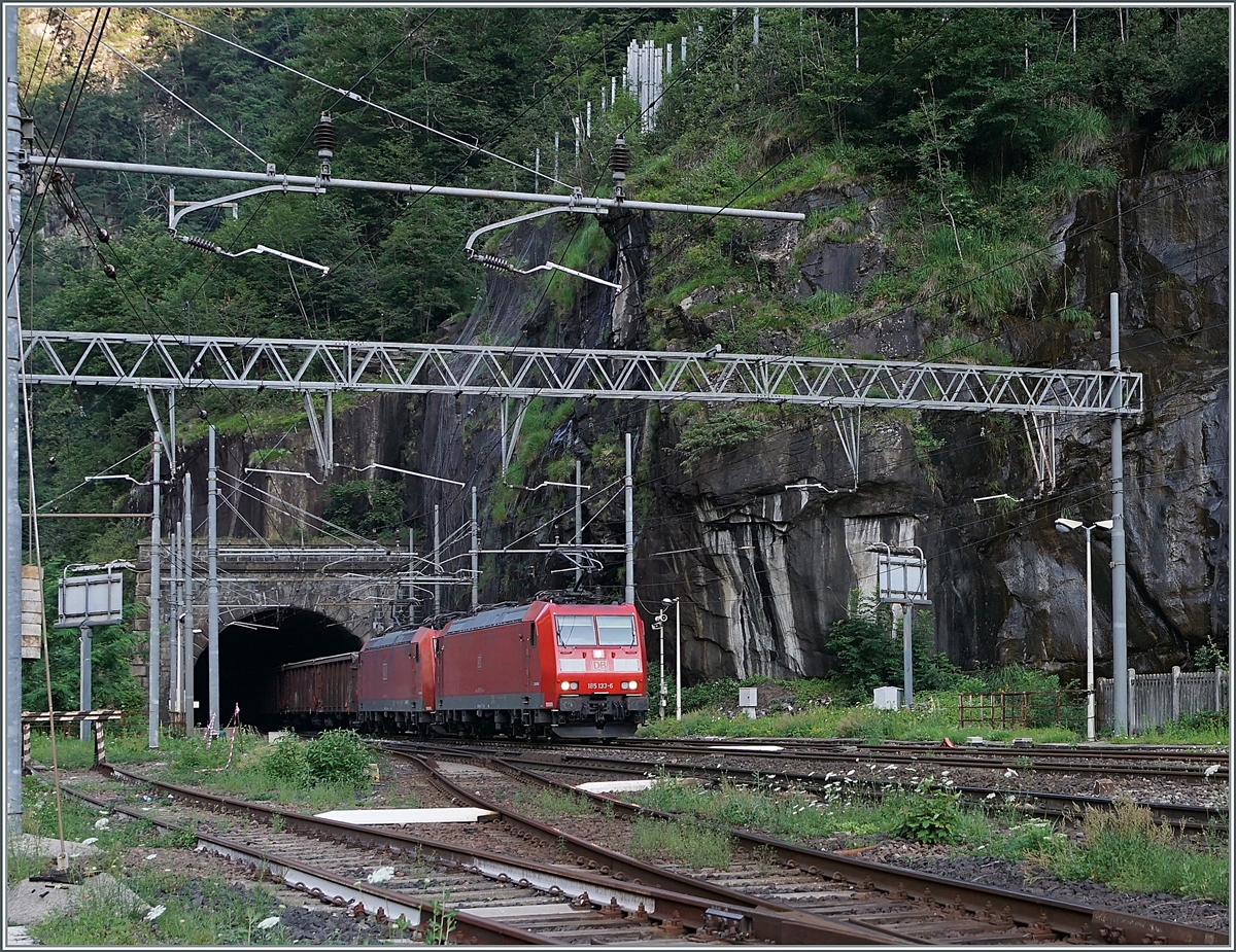 The DB 185 133-6 and 185 140-1 on the way to Domo II in Iselle.

21.07.2021