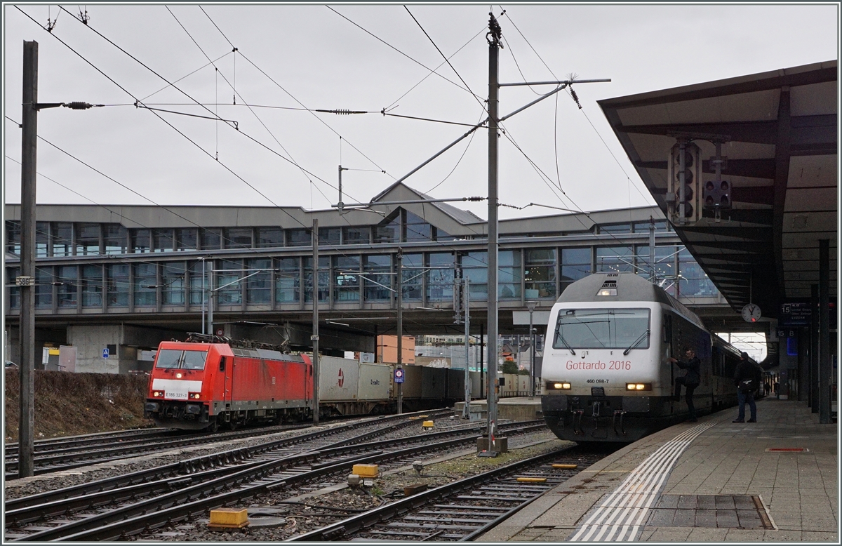 The DB 186 327-3 and the SBB Re 460 096-7 in Basel SBB. 
05.03.2016