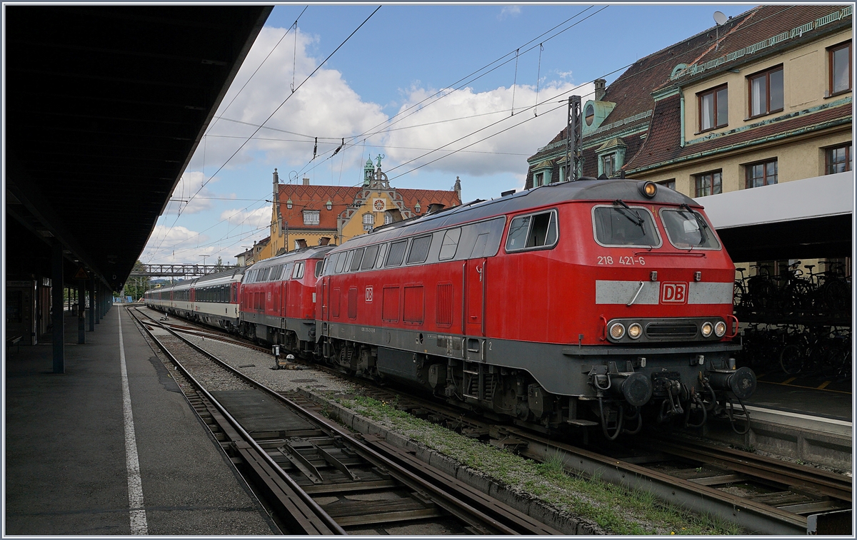 The DB 218 421-6 and 423-2 in Lindau Main Station.

24.09.2018
