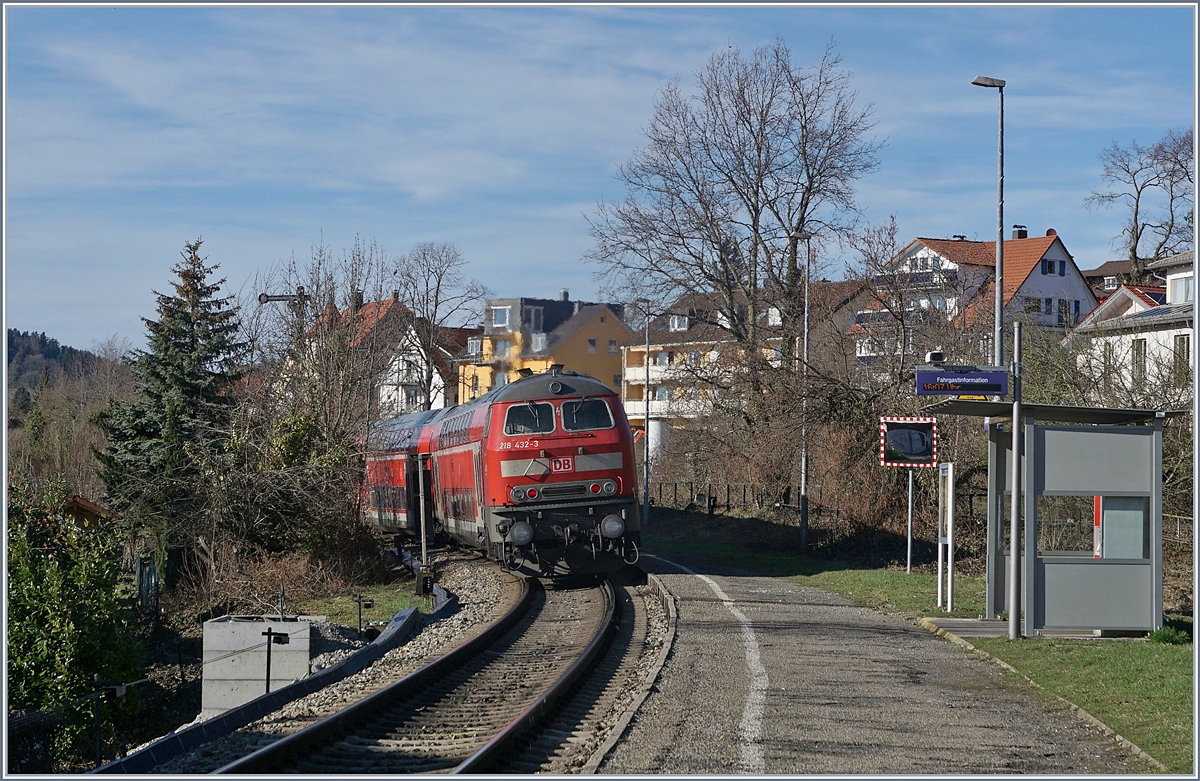 The DB 218 432-3 with a RE in Lindau Aeschbach.

16.03.2019