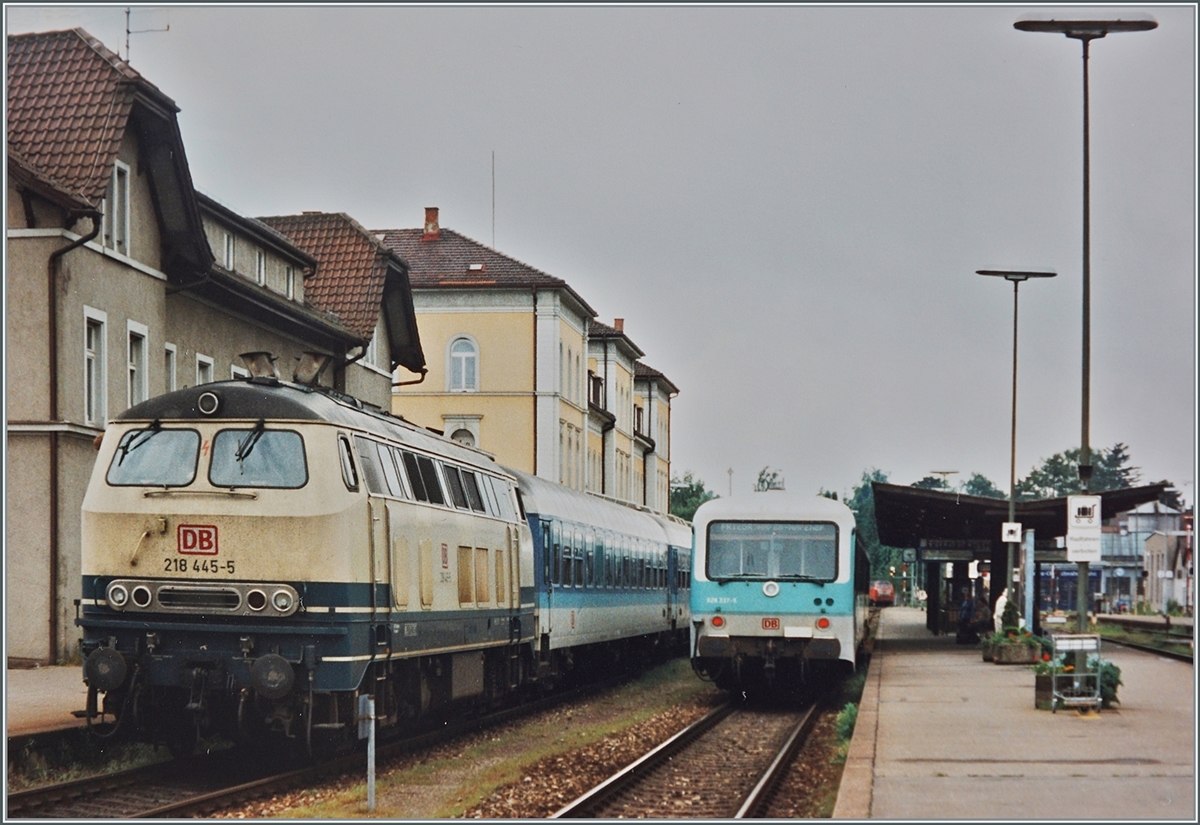 The DB 218 445-5 with his IR 461 from Trier to Landeck and an DB VT 628/928 in Friedrichhafen. 

Analog picture from the 30.05.1995