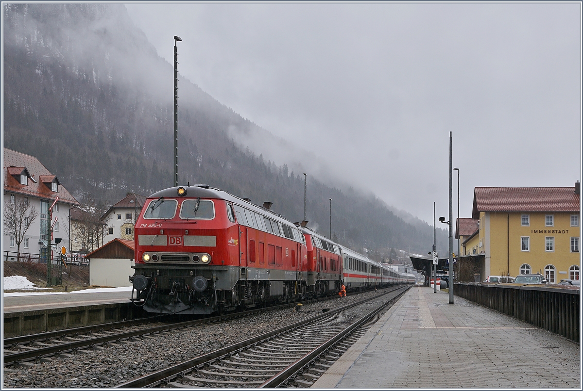 The DB 218 495-0 and 439-9 wiht his IC to Dortmind in Immentstadt. 

15. März 2019