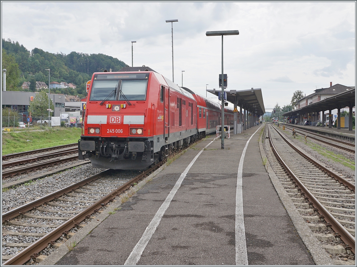 The DB 245 006 with a IRE from Friedrichshafen to Basel Bad Bf is leaving 
the Waldshut Station.

06.09.2022