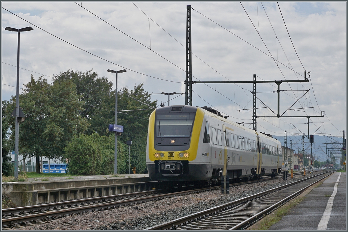 The DB 612 111 on the way to Singen in Erzingen (Baden). 

06.09.2022